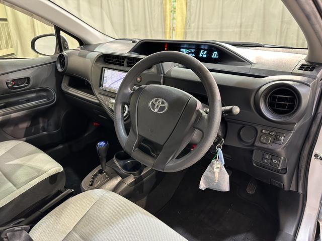 アクア L バックカメラ ナビ 衝突被害軽減システム オートマチックハイビーム キーレスエントリー 電動格納ミラー 衝突安全ボディ ABS ESC CD DVD再生 エアバッグ パワーウインドウ(35枚目)