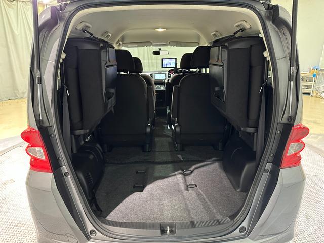 フリード Ｇ　ハイウェイエディション　ＥＴＣ　バックカメラ　ナビ　ＴＶ　両側スライド・片側電動　ＨＩＤ　キーレスエントリー　電動格納ミラー　３列シート　ウォークスルー　ＣＶＴ　アルミホイール　ＣＤ　ＤＶＤ再生　衝突安全ボディ（31枚目）