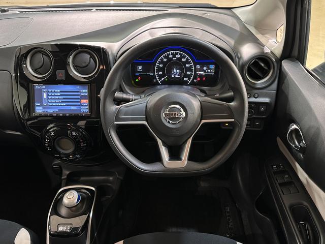 ノート ｅ－パワー　Ｂ　ＥＴＣ　バックカメラ　ナビ　クリアランスソナー　レーンアシスト　衝突被害軽減システム　オートライト　スマートキー　電動格納ミラー　ＣＶＴ　ＥＳＣ　Ｂｌｕｅｔｏｏｔｈ（6枚目）