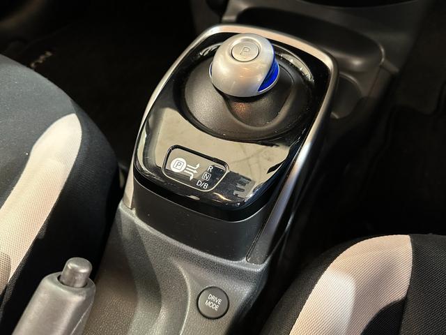 ノート ｅ－パワー　Ｂ　ＥＴＣ　バックカメラ　ナビ　クリアランスソナー　レーンアシスト　衝突被害軽減システム　オートライト　スマートキー　電動格納ミラー　ＣＶＴ　ＥＳＣ　Ｂｌｕｅｔｏｏｔｈ（14枚目）