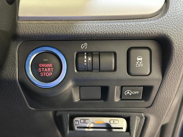 ＸＶ ２．０ｉ－Ｌ　アイサイト　ナビ　４ＷＤ　ＥＴＣ　アダプティブクルーズコントロール　レーンアシスト　パワーシート　衝突被害軽減システム　オートライト　ＨＩＤ　アルミホイール　スマートキー　アイドリングストップ　電動格納ミラー（11枚目）
