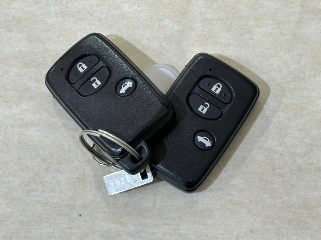 ＸＶ ２．０ｉ－Ｌ　アイサイト　ナビ　４ＷＤ　ＥＴＣ　アダプティブクルーズコントロール　レーンアシスト　パワーシート　衝突被害軽減システム　オートライト　ＨＩＤ　アルミホイール　スマートキー　アイドリングストップ　電動格納ミラー（15枚目）