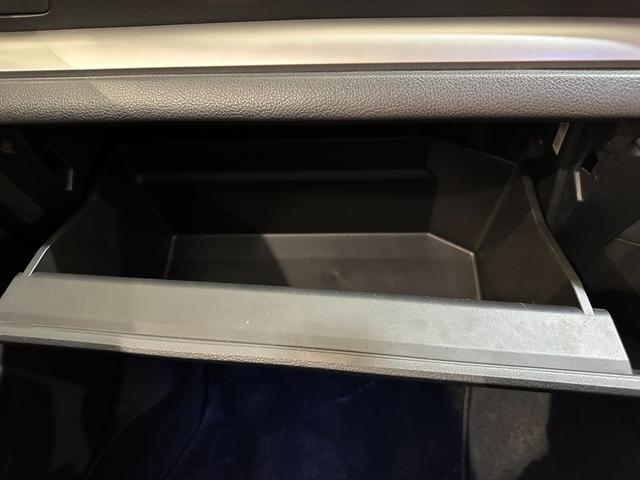 ＸＶ ２．０ｉ－Ｌ　アイサイト　ナビ　４ＷＤ　ＥＴＣ　アダプティブクルーズコントロール　レーンアシスト　パワーシート　衝突被害軽減システム　オートライト　ＨＩＤ　アルミホイール　スマートキー　アイドリングストップ　電動格納ミラー（30枚目）