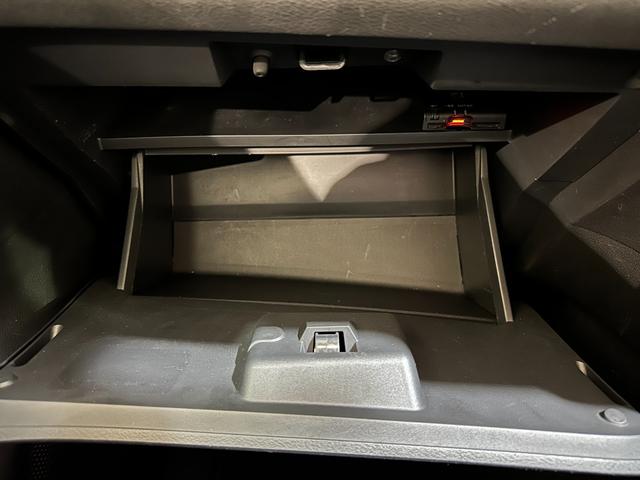 セレナ Ｂ　ＥＴＣ　ナビ　ＴＶ　オートクルーズコントロール　両側スライドドア　オートライト　キーレスエントリー　電動格納ミラー　３列シート　ＣＶＴ　ＣＤ　ミュージックプレイヤー接続　パワーウインドウ（38枚目）