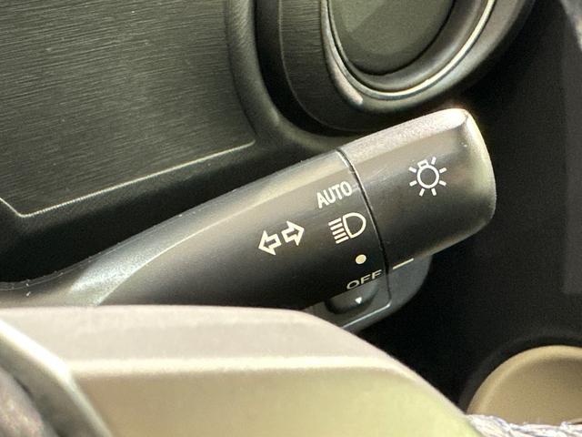 アクア G ナビ ETC オートライト スマートキー 電動格納ミラー CVT 衝突安全ボディ ABS ESC CD エアコン パワーステアリング パワーウィンドウ エアバッグ(10枚目)