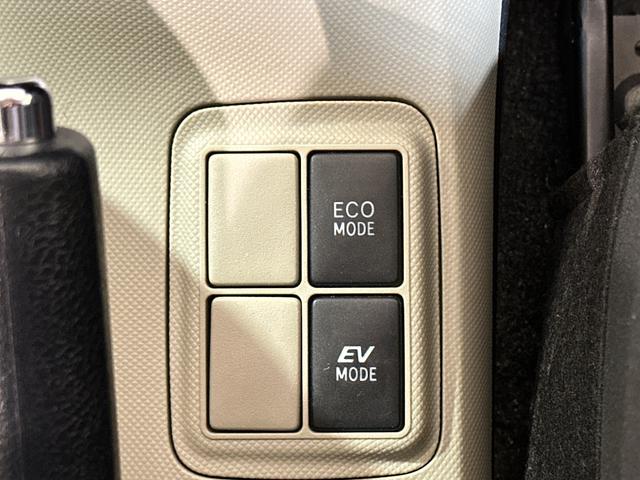 アクア G ナビ ETC オートライト スマートキー 電動格納ミラー CVT 衝突安全ボディ ABS ESC CD エアコン パワーステアリング パワーウィンドウ エアバッグ(11枚目)