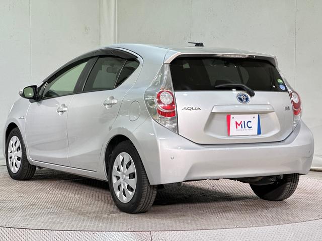 アクア G ナビ ETC オートライト スマートキー 電動格納ミラー CVT 衝突安全ボディ ABS ESC CD エアコン パワーステアリング パワーウィンドウ エアバッグ(16枚目)