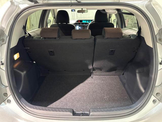 アクア G ナビ ETC オートライト スマートキー 電動格納ミラー CVT 衝突安全ボディ ABS ESC CD エアコン パワーステアリング パワーウィンドウ エアバッグ(19枚目)