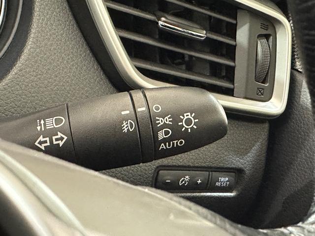 エクストレイル 20Xt エマージェンシーブレーキパッケージ 4WD ドライブレコーダー ETC 全周囲カメラ クリアランスソナー オートクルーズコントロール 衝突被害軽減システム オートライト LEDヘッドランプ 電動リアゲート アルミホイール スマートキー(12枚目)