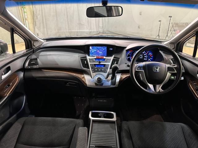 オデッセイ MX・エアロパッケージ ETC バックカメラ ナビ TV HID キーレス 電動格納ミラー 3列シート CVT アルミホイール CD DVD再生 衝突安全ボディ ABS ESC エアコン ABS エアバッグ Wエアコン(6枚目)