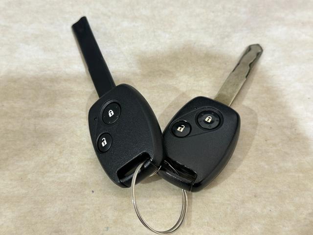 オデッセイ MX・エアロパッケージ ETC バックカメラ ナビ TV HID キーレス 電動格納ミラー 3列シート CVT アルミホイール CD DVD再生 衝突安全ボディ ABS ESC エアコン ABS エアバッグ Wエアコン(15枚目)