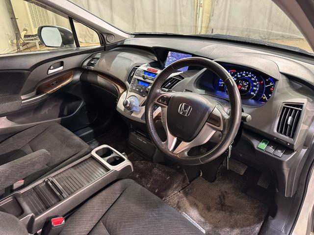 オデッセイ MX・エアロパッケージ ETC バックカメラ ナビ TV HID キーレス 電動格納ミラー 3列シート CVT アルミホイール CD DVD再生 衝突安全ボディ ABS ESC エアコン ABS エアバッグ Wエアコン(37枚目)