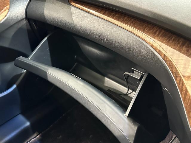 オデッセイ MX・エアロパッケージ ETC バックカメラ ナビ TV HID キーレス 電動格納ミラー 3列シート CVT アルミホイール CD DVD再生 衝突安全ボディ ABS ESC エアコン ABS エアバッグ Wエアコン(43枚目)