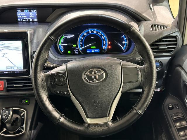 ヴォクシー ハイブリッドＸ　バックカメラ　ナビ　ＴＶ　両側スライド・片側電動　オートライト　ＬＥＤヘッドランプ　スマートキー　電動格納ミラー　３列シート　ＣＶＴ　アルミホイール　ＣＤ　ＤＶＤ再生　Ｂｌｕｅｔｏｏｔｈ（6枚目）