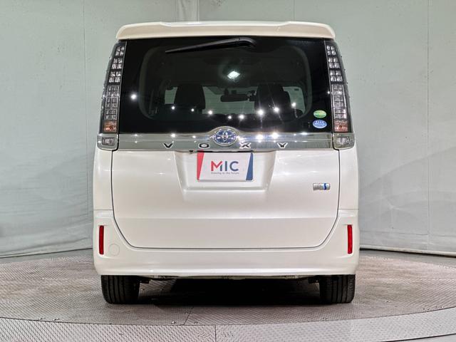 ヴォクシー ハイブリッドＸ　バックカメラ　ナビ　ＴＶ　両側スライド・片側電動　オートライト　ＬＥＤヘッドランプ　スマートキー　電動格納ミラー　３列シート　ＣＶＴ　アルミホイール　ＣＤ　ＤＶＤ再生　Ｂｌｕｅｔｏｏｔｈ（19枚目）