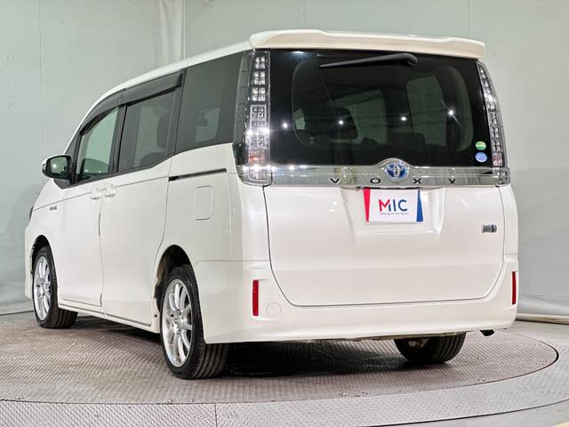 ヴォクシー ハイブリッドＸ　バックカメラ　ナビ　ＴＶ　両側スライド・片側電動　オートライト　ＬＥＤヘッドランプ　スマートキー　電動格納ミラー　３列シート　ＣＶＴ　アルミホイール　ＣＤ　ＤＶＤ再生　Ｂｌｕｅｔｏｏｔｈ（20枚目）