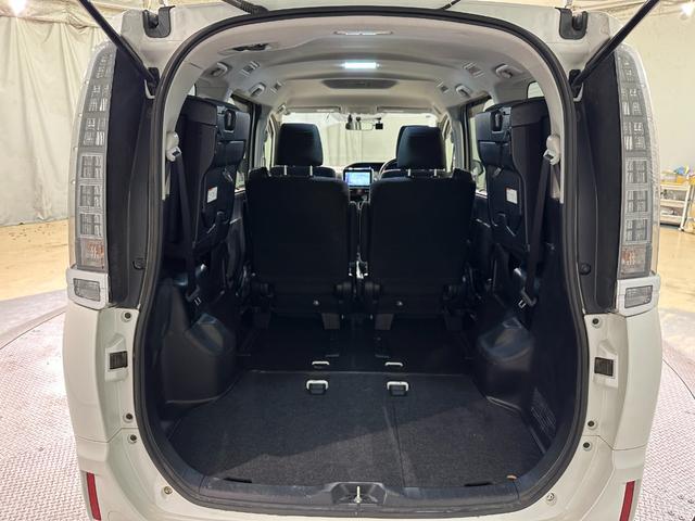 ヴォクシー ハイブリッドＸ　バックカメラ　ナビ　ＴＶ　両側スライド・片側電動　オートライト　ＬＥＤヘッドランプ　スマートキー　電動格納ミラー　３列シート　ＣＶＴ　アルミホイール　ＣＤ　ＤＶＤ再生　Ｂｌｕｅｔｏｏｔｈ（29枚目）