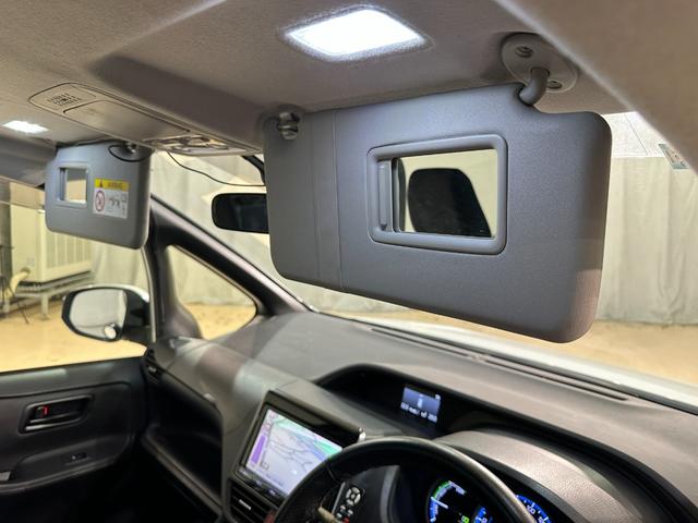 ヴォクシー ハイブリッドＸ　バックカメラ　ナビ　ＴＶ　両側スライド・片側電動　オートライト　ＬＥＤヘッドランプ　スマートキー　電動格納ミラー　３列シート　ＣＶＴ　アルミホイール　ＣＤ　ＤＶＤ再生　Ｂｌｕｅｔｏｏｔｈ（37枚目）