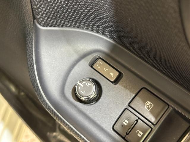 ヴォクシー ハイブリッドＸ　バックカメラ　ナビ　ＴＶ　両側スライド・片側電動　オートライト　ＬＥＤヘッドランプ　スマートキー　電動格納ミラー　３列シート　ＣＶＴ　アルミホイール　ＣＤ　ＤＶＤ再生　Ｂｌｕｅｔｏｏｔｈ（38枚目）