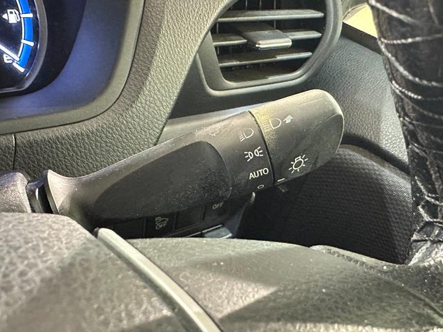 ヴォクシー ハイブリッドＸ　バックカメラ　ナビ　ＴＶ　両側スライド・片側電動　オートライト　ＬＥＤヘッドランプ　スマートキー　電動格納ミラー　３列シート　ＣＶＴ　アルミホイール　ＣＤ　ＤＶＤ再生　Ｂｌｕｅｔｏｏｔｈ（39枚目）