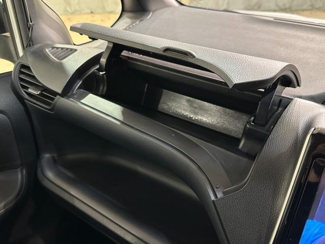 ヴォクシー ハイブリッドＸ　バックカメラ　ナビ　ＴＶ　両側スライド・片側電動　オートライト　ＬＥＤヘッドランプ　スマートキー　電動格納ミラー　３列シート　ＣＶＴ　アルミホイール　ＣＤ　ＤＶＤ再生　Ｂｌｕｅｔｏｏｔｈ（43枚目）