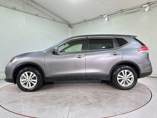 エクストレイル ２０Ｘ　ハイブリッド　エマージェンシーブレーキＰ　・４ＷＤ・衝突被害軽減システム・ナビ・ワンセグ・バックモニター・スマートキー・プッシュスタート・ＬＥＤヘッドライト・オートエアコン・オートライト・ＥＴＣ・純正アルミ・アイドリングストップ・禁煙車（12枚目）