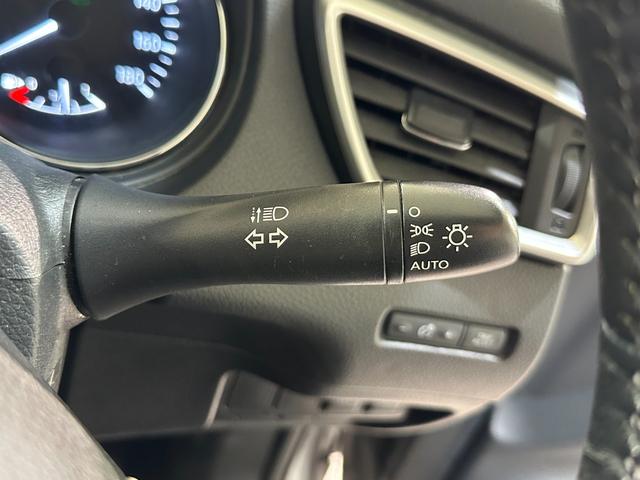 エクストレイル ２０Ｘ　ハイブリッド　エマージェンシーブレーキＰ　・４ＷＤ・衝突被害軽減システム・ナビ・ワンセグ・バックモニター・スマートキー・プッシュスタート・ＬＥＤヘッドライト・オートエアコン・オートライト・ＥＴＣ・純正アルミ・アイドリングストップ・禁煙車（16枚目）