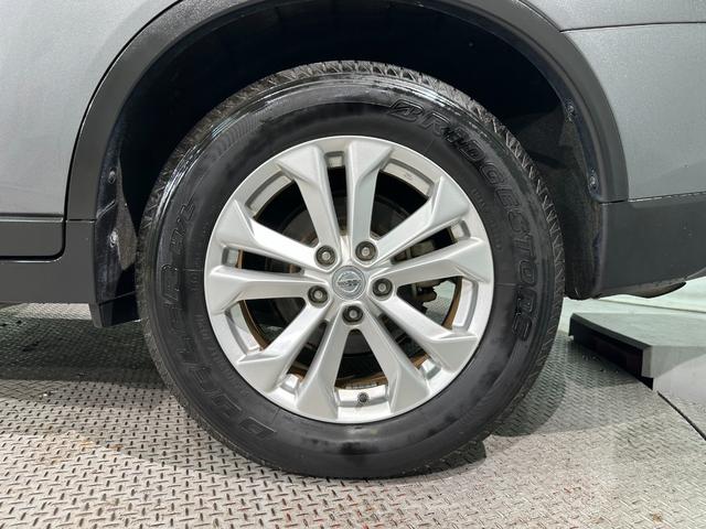 エクストレイル ２０Ｘ　ハイブリッド　エマージェンシーブレーキＰ　・４ＷＤ・衝突被害軽減システム・ナビ・ワンセグ・バックモニター・スマートキー・プッシュスタート・ＬＥＤヘッドライト・オートエアコン・オートライト・ＥＴＣ・純正アルミ・アイドリングストップ・禁煙車（35枚目）