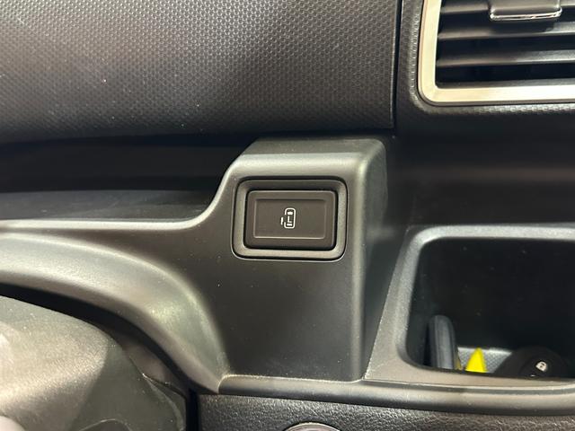 開け閉めラクラク電動スライドドア♪荷物が多いときなど大変助かりますね！