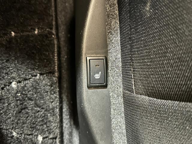 冬場や夏場はシートの心地が優れませんよね。上記のような課題をシートヒーターが解決します。どんなときでも快適にドライブが楽しめますね。