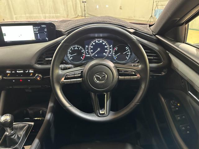 MAZDA3ファストバック 15Sツーリング ETC 全周囲カメラ ナビ アダプティブクルーズコントロール 衝突被害軽減システム アルミホイール オートマチックハイビーム オートライト デジタルインナーミラー Bluetooth CD(6枚目)