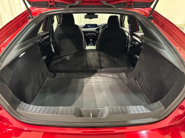 MAZDA3ファストバック 15Sツーリング ETC 全周囲カメラ ナビ アダプティブクルーズコントロール 衝突被害軽減システム アルミホイール オートマチックハイビーム オートライト デジタルインナーミラー Bluetooth CD(35枚目)