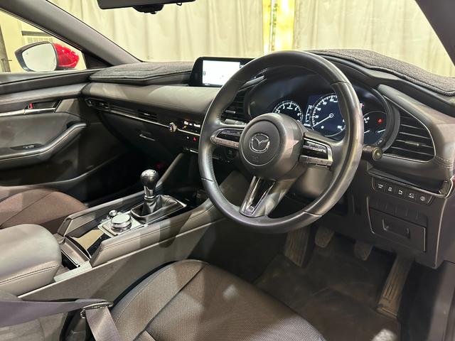 MAZDA3ファストバック 15Sツーリング ETC 全周囲カメラ ナビ アダプティブクルーズコントロール 衝突被害軽減システム アルミホイール オートマチックハイビーム オートライト デジタルインナーミラー Bluetooth CD(38枚目)