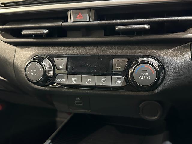 手の届きやすいところで簡単操作ができる空調付き！オールシーズンお好みの温度調節ができます。