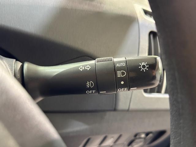 プリウス Ｓ　ナビ　ワンオーナー　ドライブレコーダー　ＥＴＣ　オートライト　ＨＩＤ　ＣＶＴ　電動格納ミラー　衝突安全ボディ　ＡＢＳ　エアコン　パワーステアリング　パワーウィンドウ　ドライブレコーダー（11枚目）