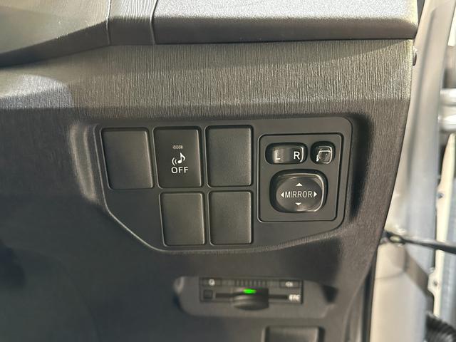 プリウス Ｓ　ナビ　ワンオーナー　ドライブレコーダー　ＥＴＣ　オートライト　ＨＩＤ　ＣＶＴ　電動格納ミラー　衝突安全ボディ　ＡＢＳ　エアコン　パワーステアリング　パワーウィンドウ　ドライブレコーダー（12枚目）