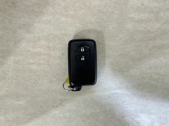 プリウス Ｓ　ナビ　ワンオーナー　ドライブレコーダー　ＥＴＣ　オートライト　ＨＩＤ　ＣＶＴ　電動格納ミラー　衝突安全ボディ　ＡＢＳ　エアコン　パワーステアリング　パワーウィンドウ　ドライブレコーダー（14枚目）