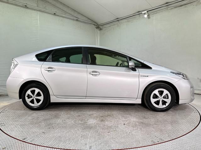 プリウス Ｓ　ナビ　ワンオーナー　ドライブレコーダー　ＥＴＣ　オートライト　ＨＩＤ　ＣＶＴ　電動格納ミラー　衝突安全ボディ　ＡＢＳ　エアコン　パワーステアリング　パワーウィンドウ　ドライブレコーダー（17枚目）