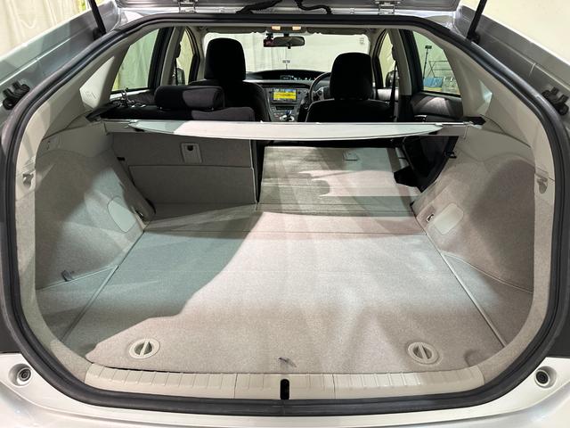 プリウス Ｓ　ナビ　ワンオーナー　ドライブレコーダー　ＥＴＣ　オートライト　ＨＩＤ　ＣＶＴ　電動格納ミラー　衝突安全ボディ　ＡＢＳ　エアコン　パワーステアリング　パワーウィンドウ　ドライブレコーダー（30枚目）