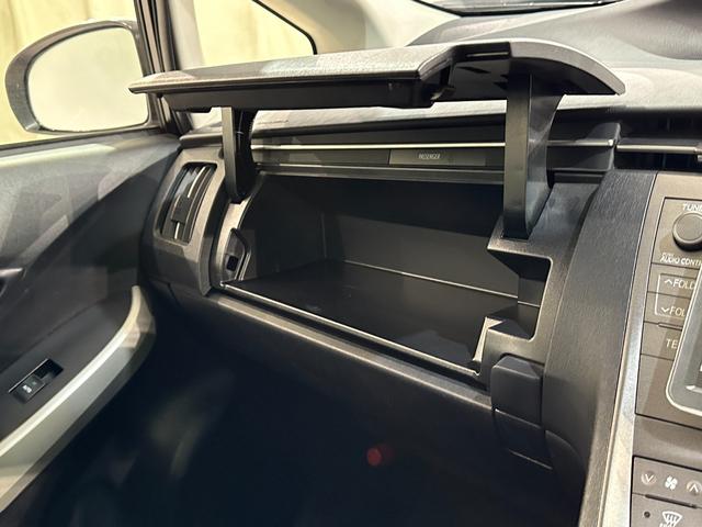 プリウス Ｓ　ナビ　ワンオーナー　ドライブレコーダー　ＥＴＣ　オートライト　ＨＩＤ　ＣＶＴ　電動格納ミラー　衝突安全ボディ　ＡＢＳ　エアコン　パワーステアリング　パワーウィンドウ　ドライブレコーダー（32枚目）
