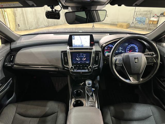 クラウンハイブリッド Ｓ　Ｃパッケージ　ＥＴＣ　クリアランスソナー　アダプティブクルーズコントロール　衝突被害軽減システム　バックカメラ　ナビ　ＴＶ　アルミホイール　オートマチックハイビーム　オートライト　Ｂｌｕｅｔｏｏｔｈ（5枚目）