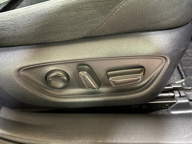 クラウンハイブリッド Ｓ　Ｃパッケージ　ＥＴＣ　クリアランスソナー　アダプティブクルーズコントロール　衝突被害軽減システム　バックカメラ　ナビ　ＴＶ　アルミホイール　オートマチックハイビーム　オートライト　Ｂｌｕｅｔｏｏｔｈ（37枚目）