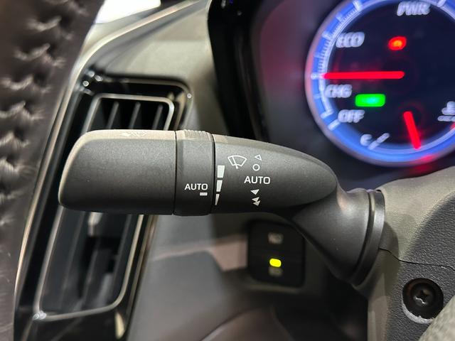 クラウンハイブリッド Ｓ　Ｃパッケージ　ＥＴＣ　クリアランスソナー　アダプティブクルーズコントロール　衝突被害軽減システム　バックカメラ　ナビ　ＴＶ　アルミホイール　オートマチックハイビーム　オートライト　Ｂｌｕｅｔｏｏｔｈ（42枚目）