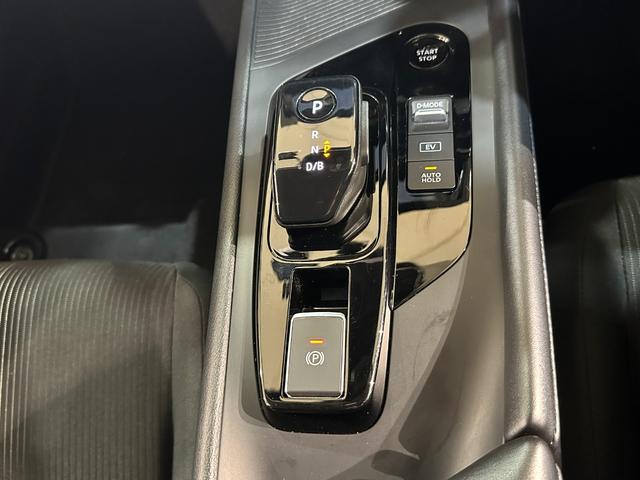 ノート Ｘ　ＦＯＵＲ　４ＷＤ　ドライブレコーダー　ＥＴＣ　バックカメラ　ナビ　衝突被害軽減システム　オートマチックハイビーム　オートライト　スマートキー　電動格納ミラー　シートヒーター　ＣＶＴ　ＡＢＳ　パワーウインドウ（11枚目）