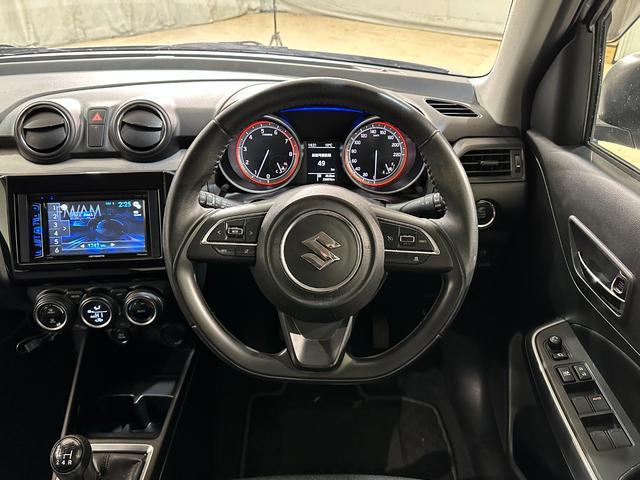 スイフト ＸＬ　セーフティパッケージ装着車　ドライブレコーダー　バックカメラ　オートクルーズコントロール　衝突被害軽減システム　アルミホイール　オートライト　スマートキー　電動格納ミラー　シートヒーター　ＭＴ　パワーウインドウ（6枚目）