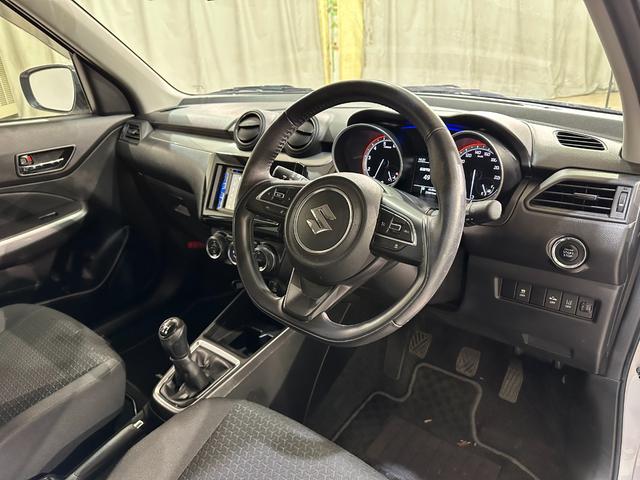 スイフト ＸＬ　セーフティパッケージ装着車　ドライブレコーダー　バックカメラ　オートクルーズコントロール　衝突被害軽減システム　アルミホイール　オートライト　スマートキー　電動格納ミラー　シートヒーター　ＭＴ　パワーウインドウ（24枚目）