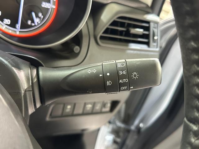 スイフト ＸＬ　セーフティパッケージ装着車　ドライブレコーダー　バックカメラ　オートクルーズコントロール　衝突被害軽減システム　アルミホイール　オートライト　スマートキー　電動格納ミラー　シートヒーター　ＭＴ　パワーウインドウ（27枚目）