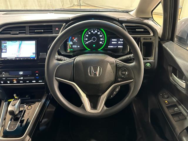 シャトル ハイブリッド　ホンダセンシング　ドライブレコーダー　ＥＴＣ　バックカメラ　ナビ　アダプティブクルーズコントロール　レーンアシスト　衝突被害軽減システム　オートライト　スマートキー　電動格納ミラー　衝突安全ボディ　Ｂｌｕｅｔｏｏｔｈ（6枚目）