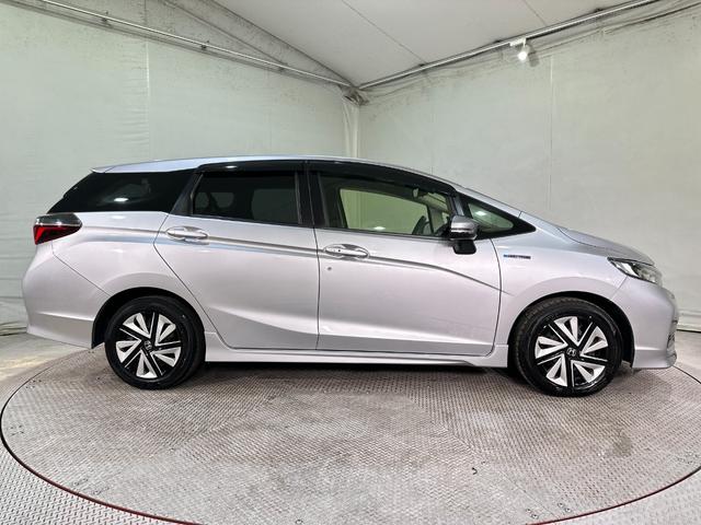 シャトル ハイブリッド　ホンダセンシング　ドライブレコーダー　ＥＴＣ　バックカメラ　ナビ　アダプティブクルーズコントロール　レーンアシスト　衝突被害軽減システム　オートライト　スマートキー　電動格納ミラー　衝突安全ボディ　Ｂｌｕｅｔｏｏｔｈ（17枚目）