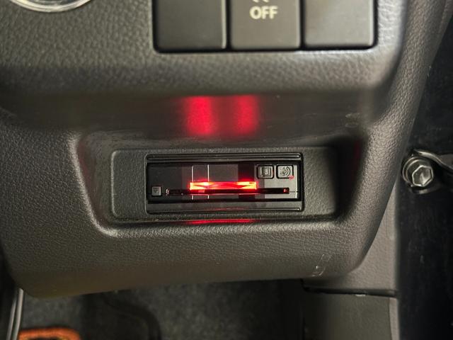 アルトターボＲＳ ベースグレード　レーダーブレーキサポート　ターボ　ＥＴＣ　バックカメラ　ナビ　ＴＶ　衝突被害軽減システム　オートライト　ＨＩＤ　スマートキー　アイドリングストップ　電動格納ミラー　シートヒーター　ＡＴ　ＡＢＳ　ＥＳＣ　ＣＤ　Ｂｌｕｅｔｏｏｔｈ（11枚目）